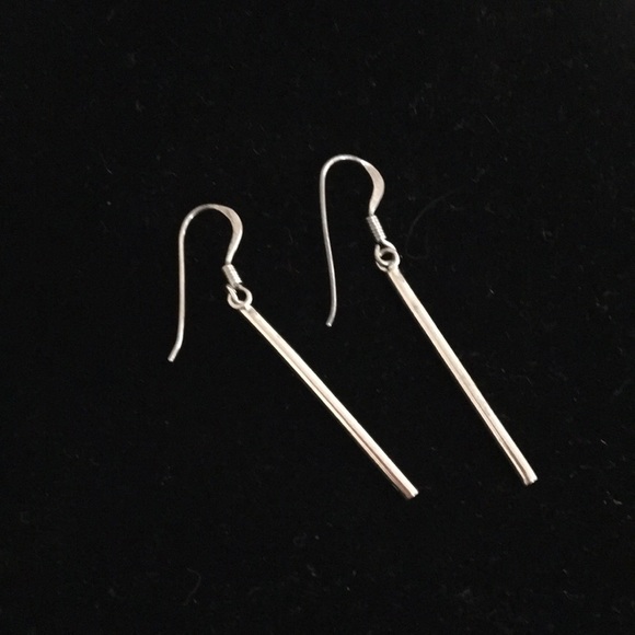Jewelry - Silver dangle earrings